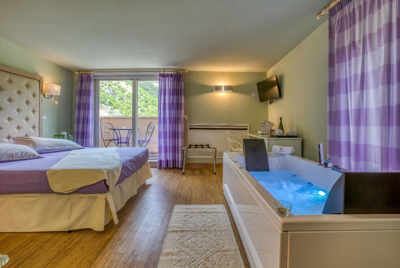 Queen Room Spa Bath