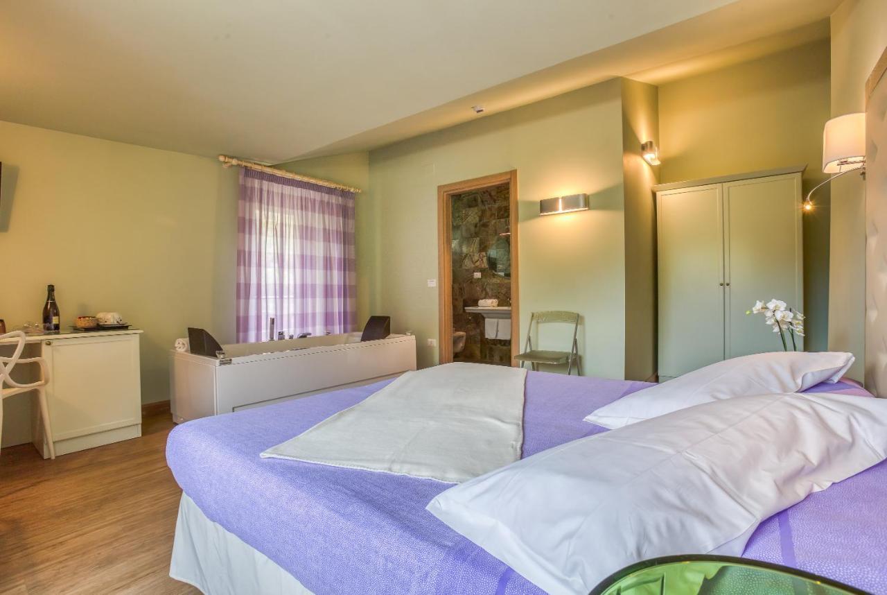 Queen Room Spa Bath