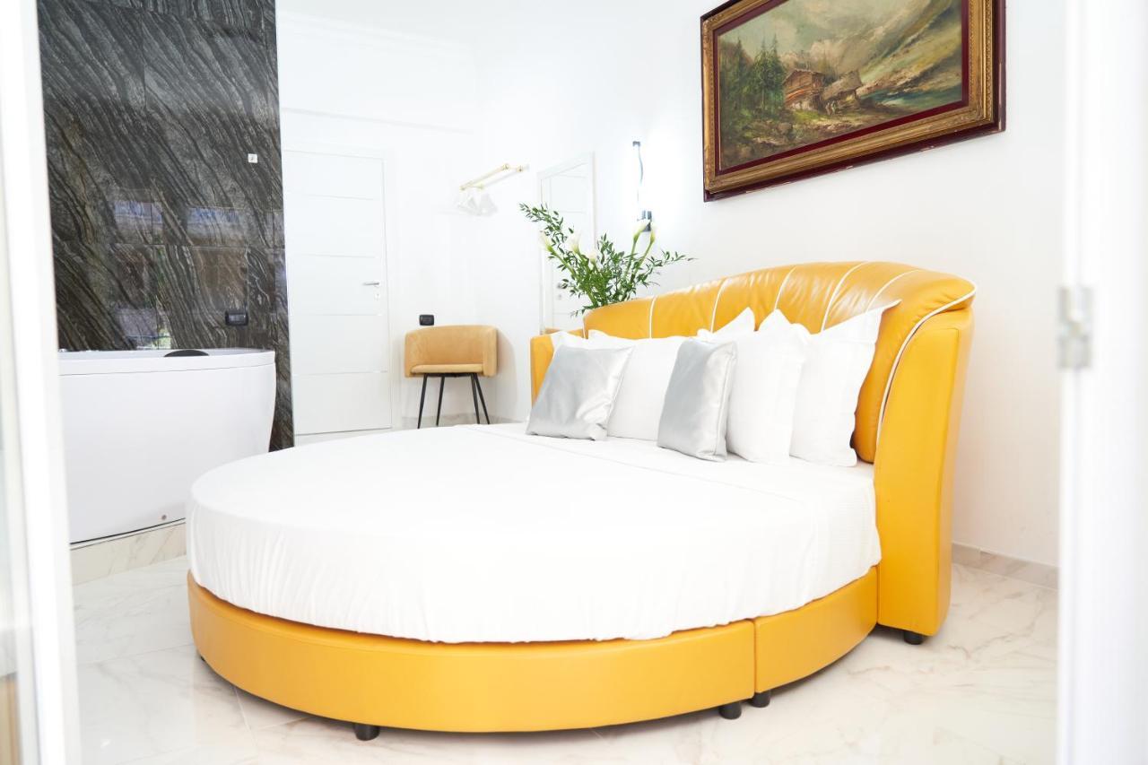 Honeymoon Suite