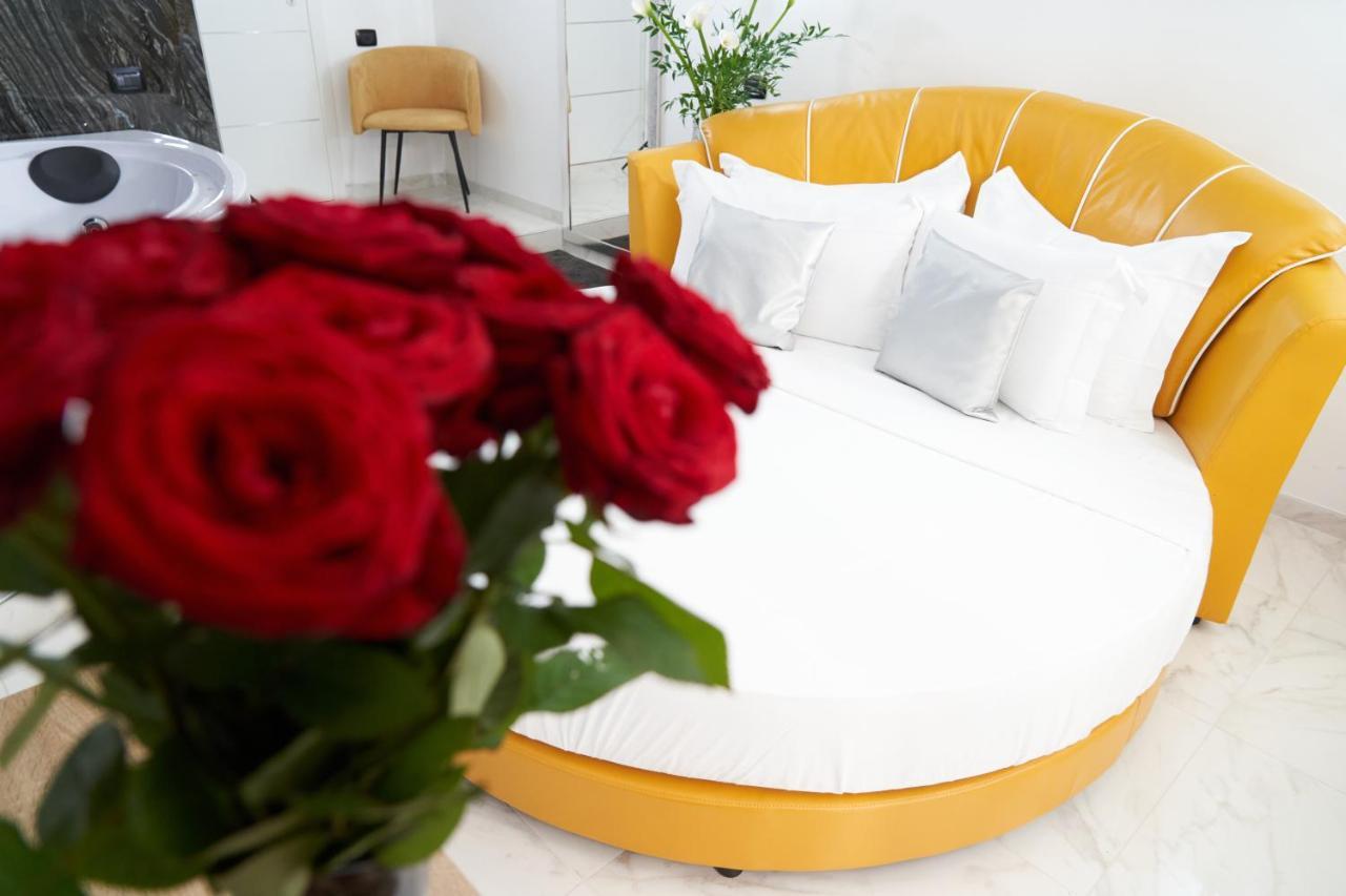 Honeymoon Suite