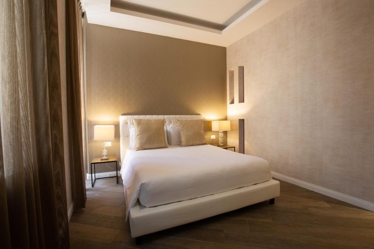 Superior Double Room-Via del Corso balcony,1011643522:JPEG