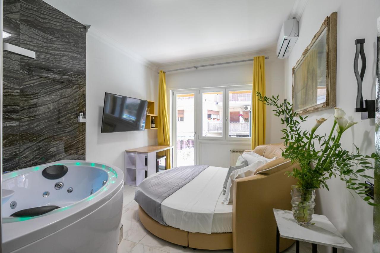 Honeymoon Suite