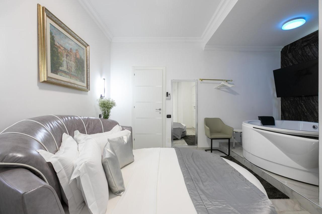 Honeymoon Suite