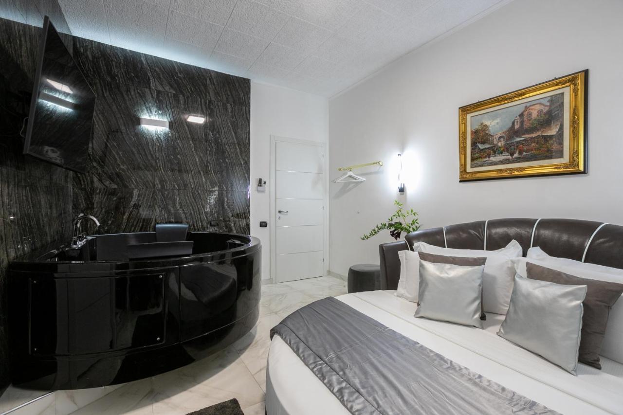 Honeymoon Suite