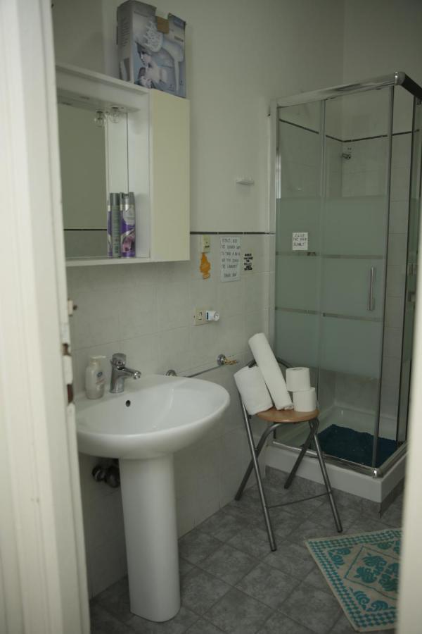 Double or Twin Room Private External Bathroom