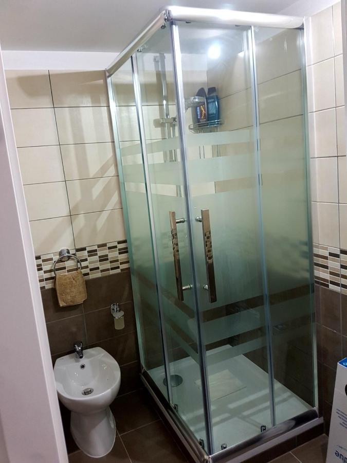 Triple Room Shower