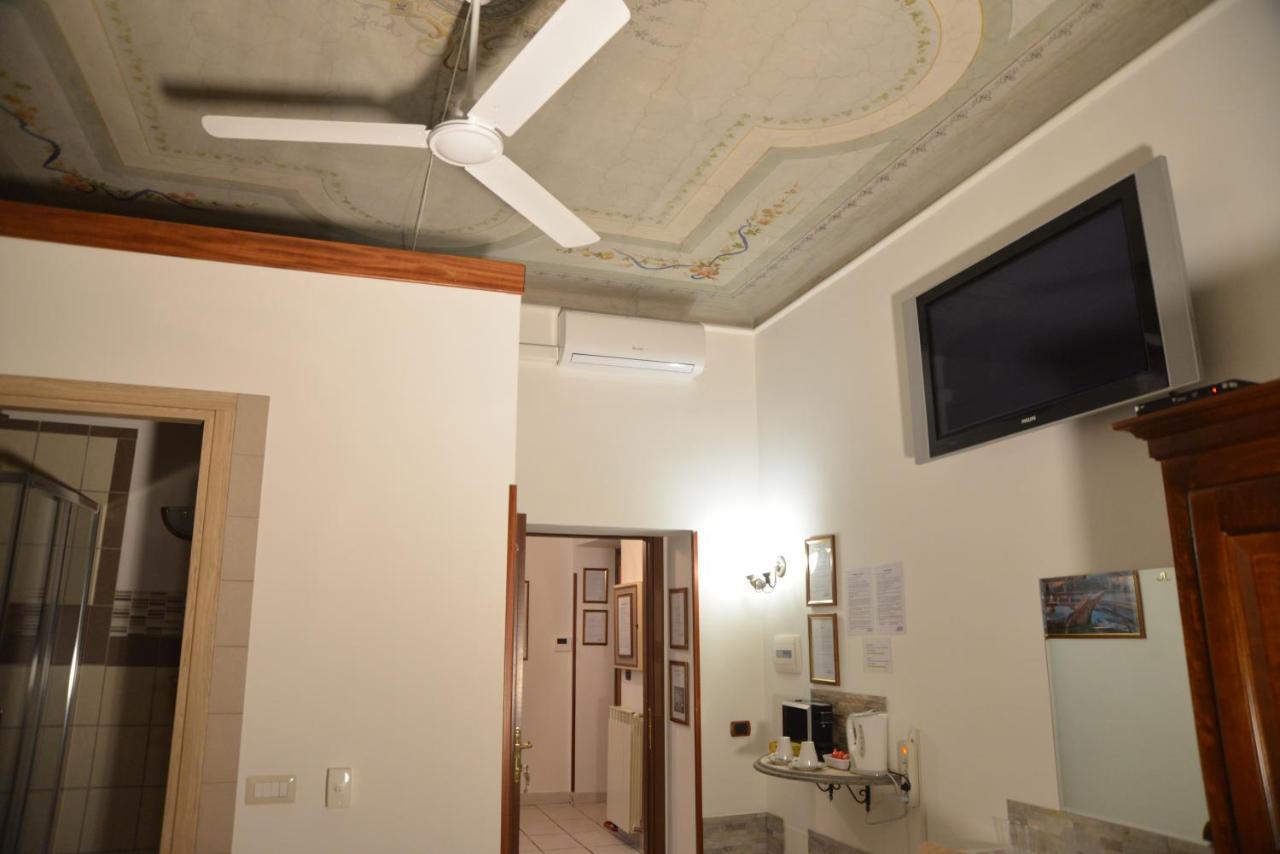 Deluxe Room,1052046220:JPEG