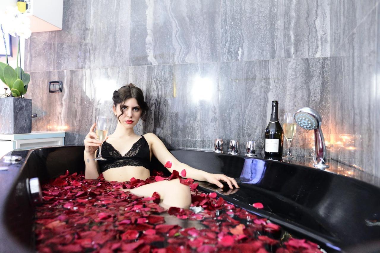 Honeymoon Suite