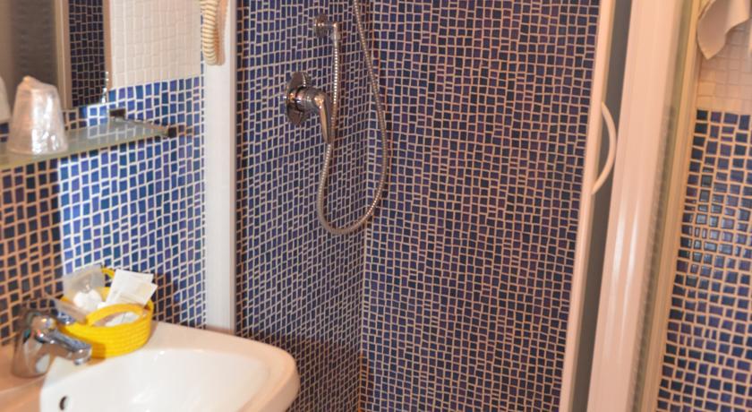 Quadruple Room Private Bathroom