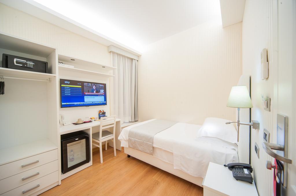 Single Room,706202251:JPEG