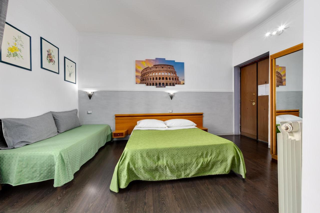 Quarto Triplo com Banheiro Privativo