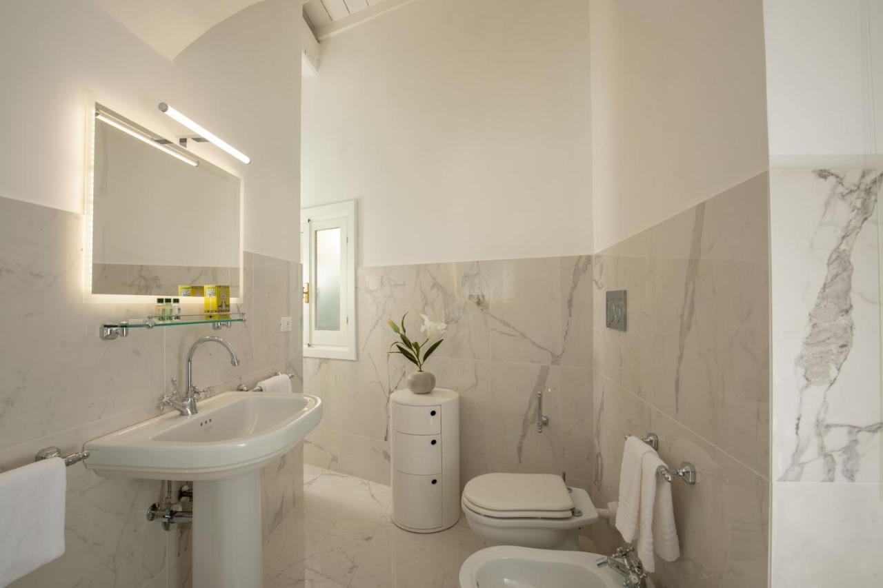 Deluxe Double Room Bath,1146021718:JPEG