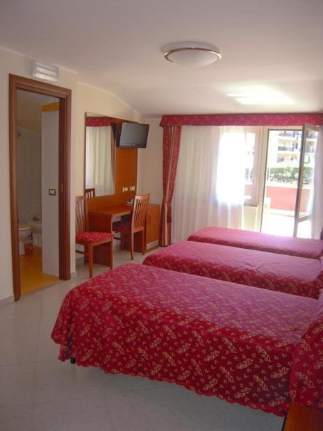 Triple Room,115068449:JPEG