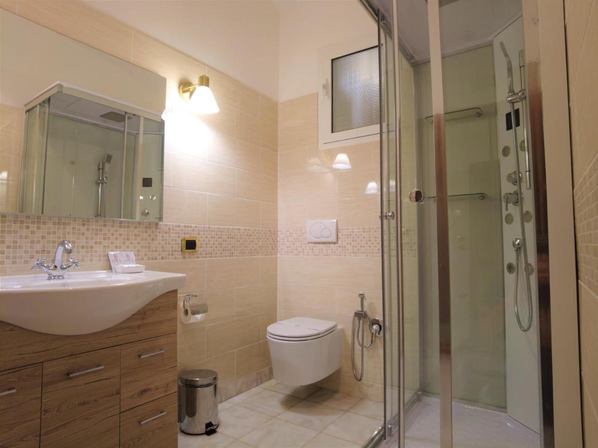 Double Room Private External Bathroom