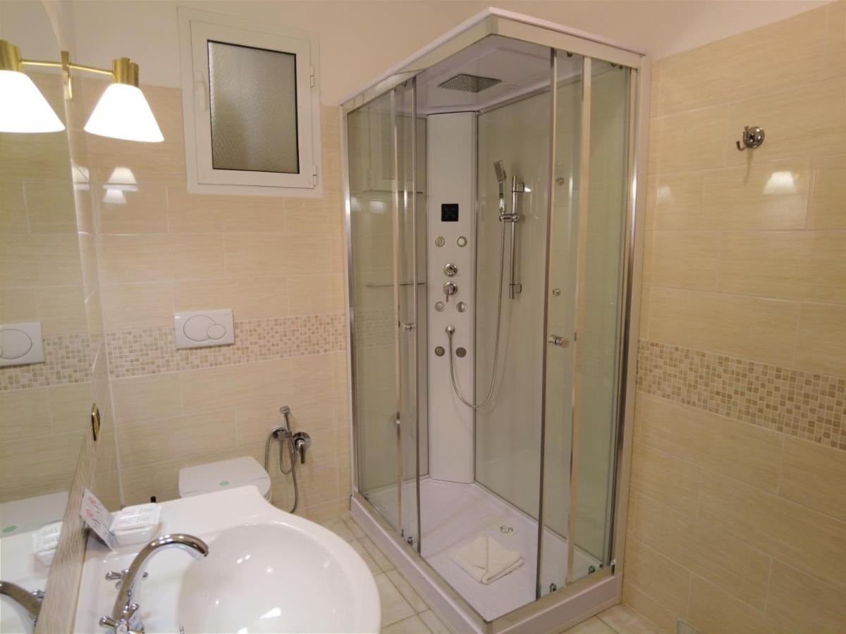 Double Room Private External Bathroom