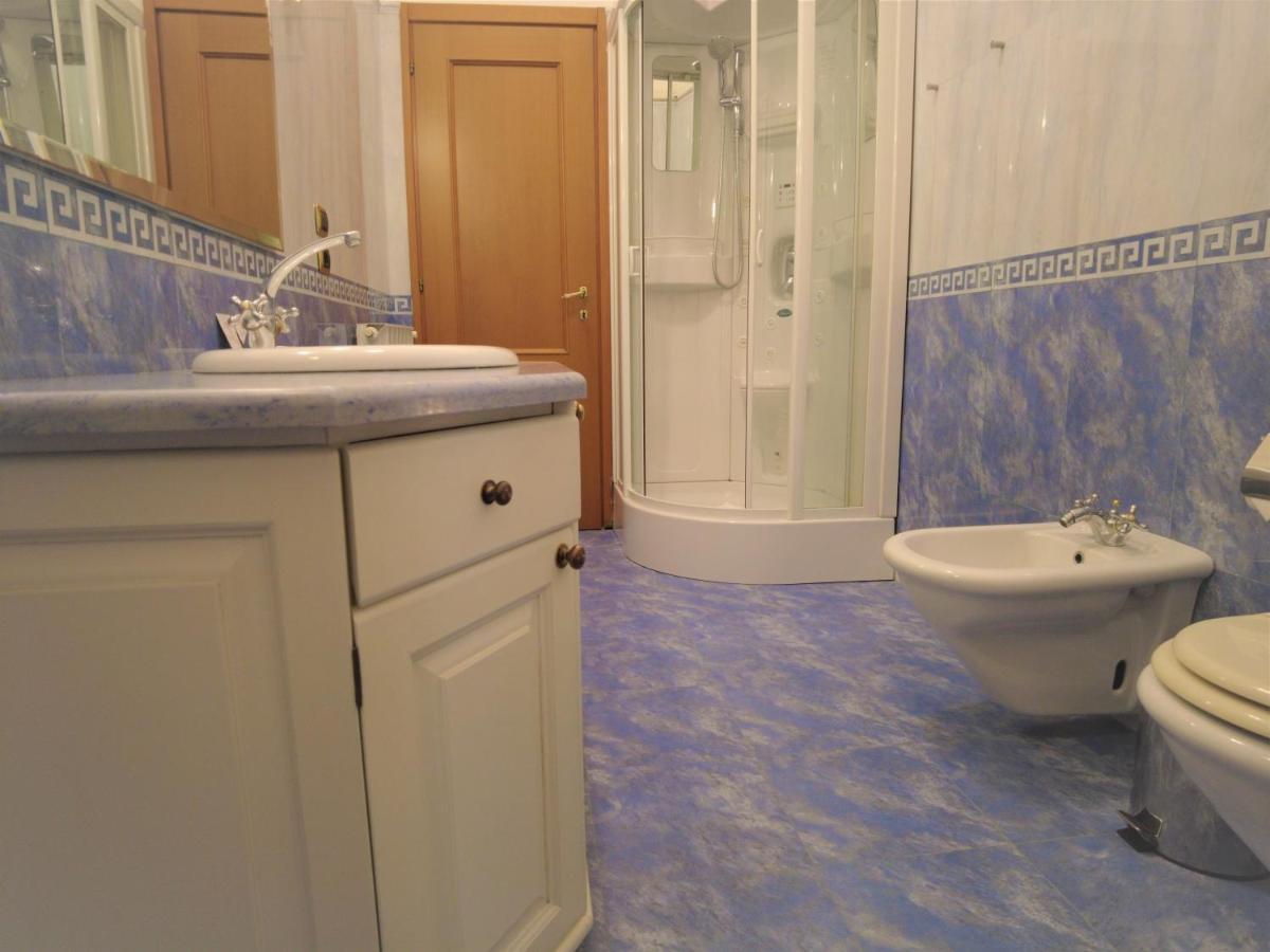 Double Room Private External Bathroom