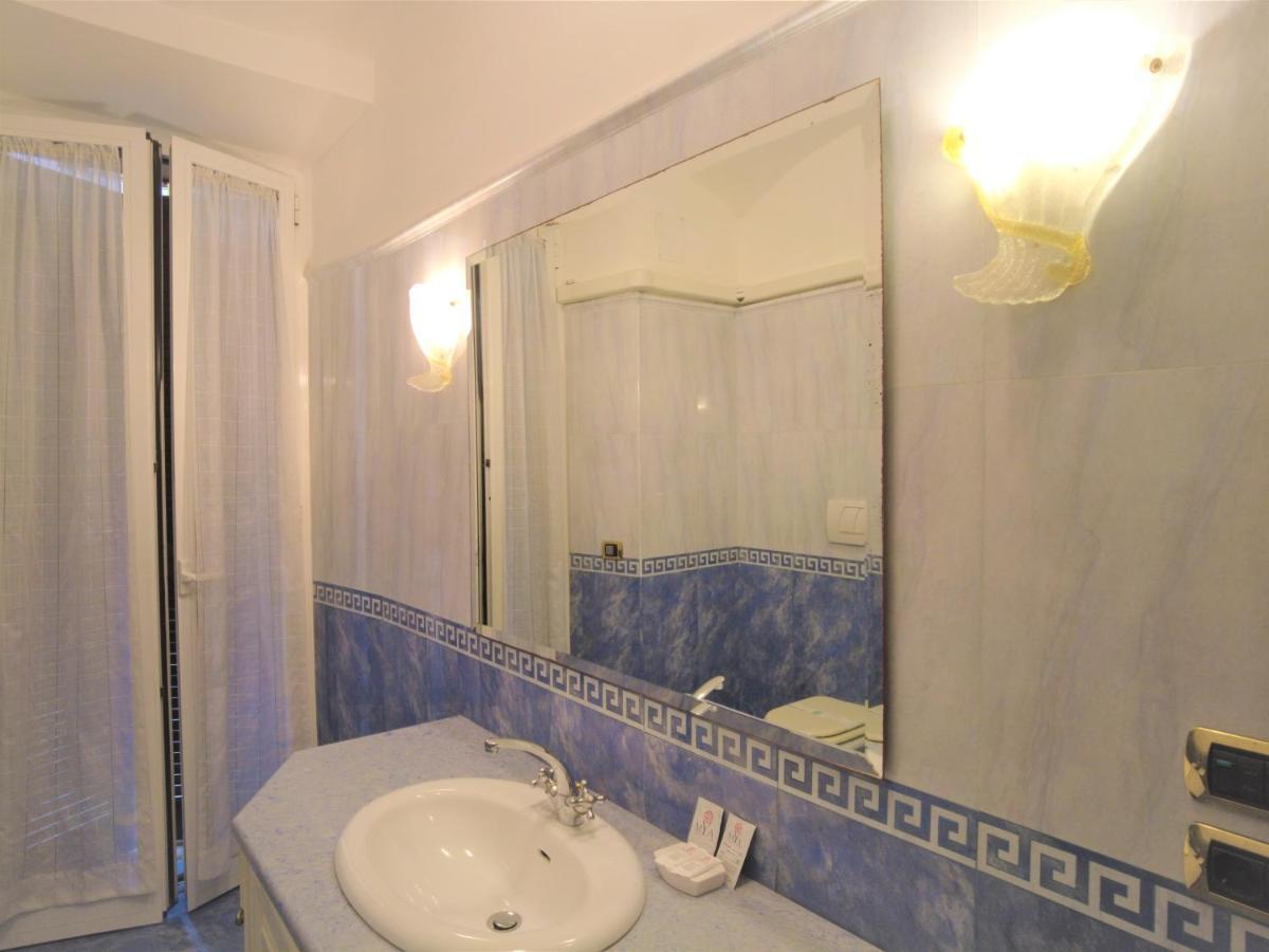 Double Room Private External Bathroom