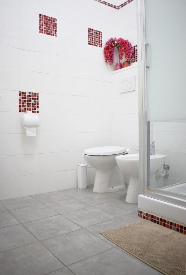 Triple Room Private External Bathroom,855710366:JPEG