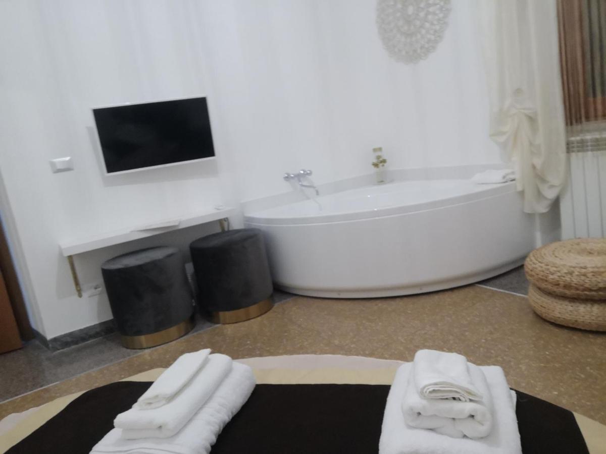 Deluxe Double Room Bath