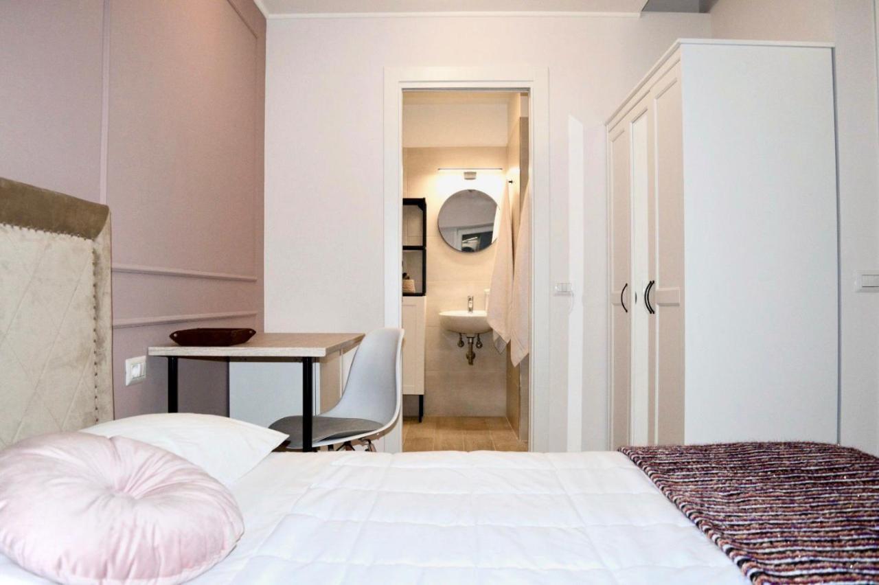 Deluxe Double Room with Shower,1185102208:JPEG