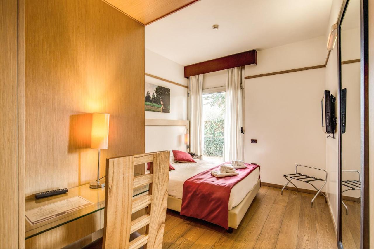 Small Double Room,967974931:JPEG