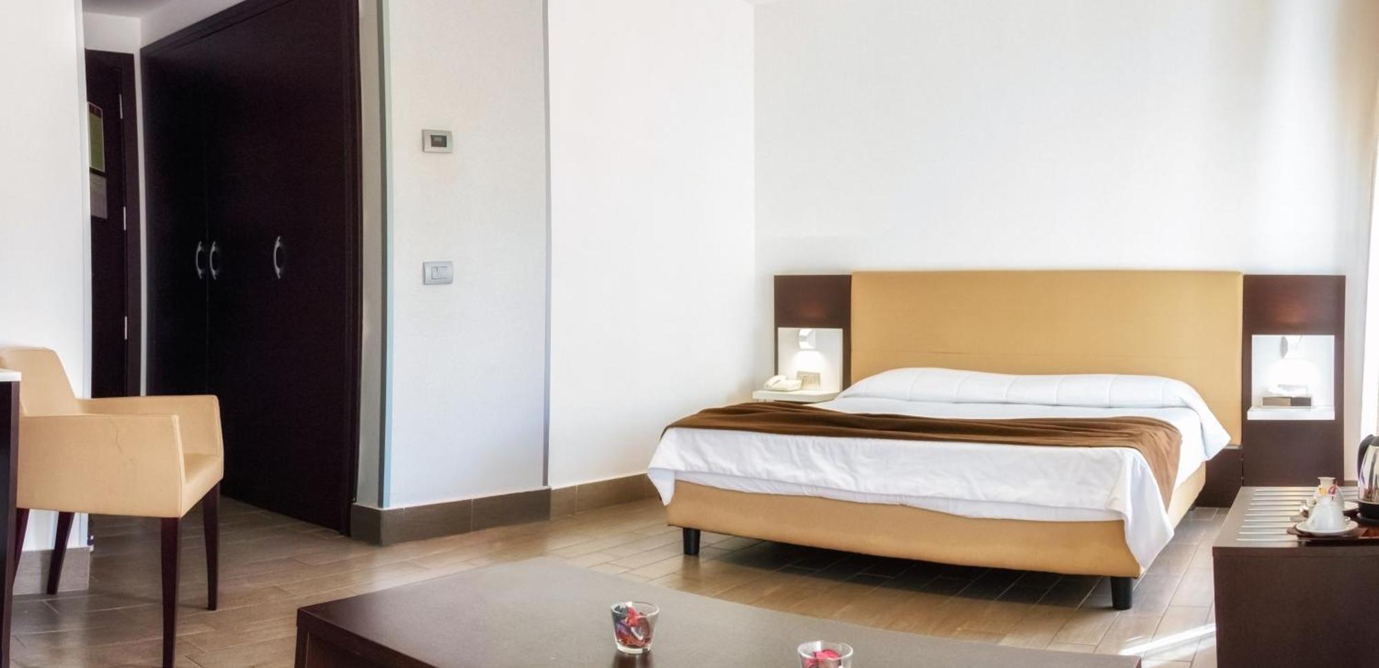 Deluxe Double or Twin Room Pool Access,1246239724:JPEG