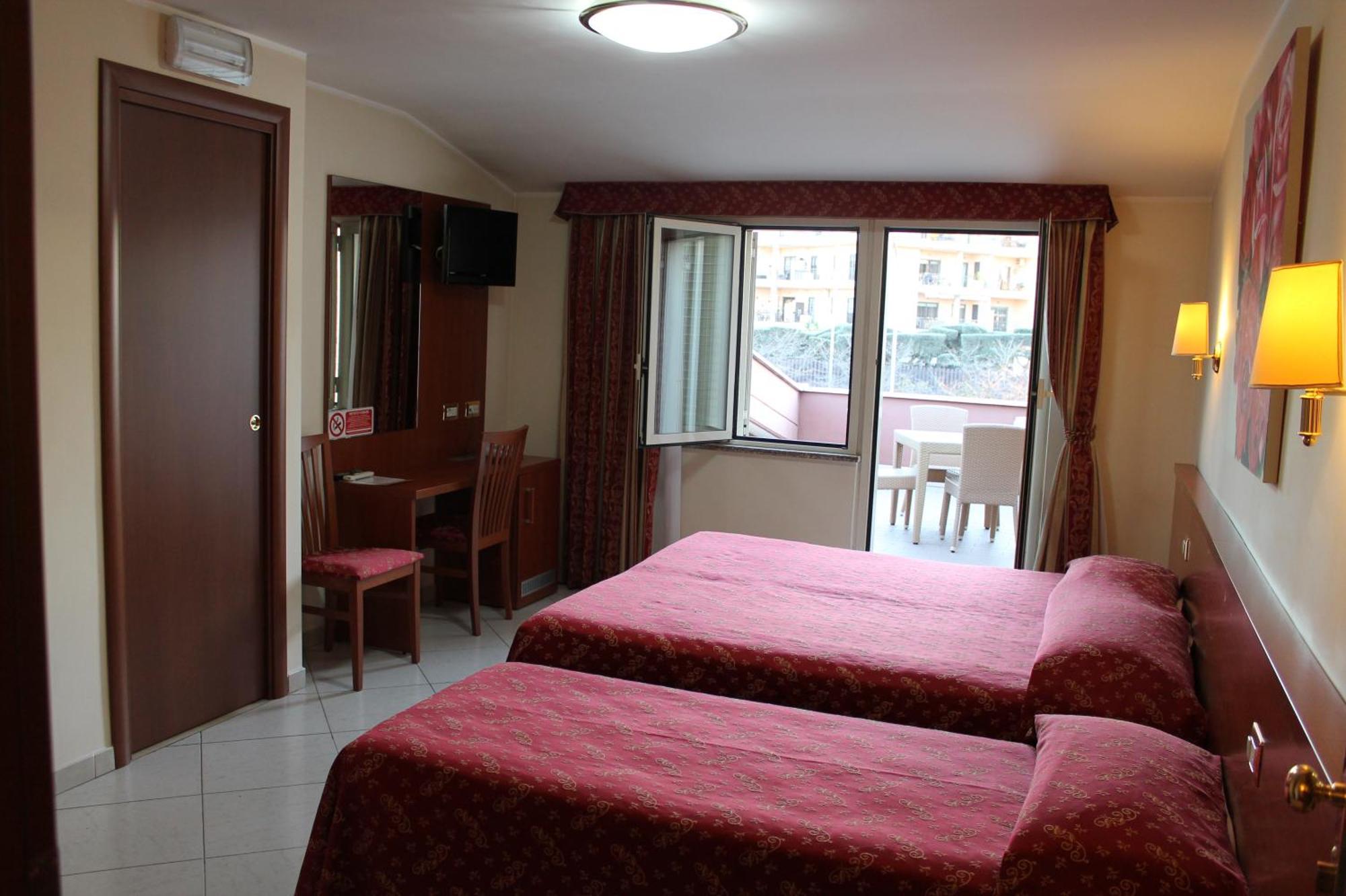 Triple Room,683457021:JPEG