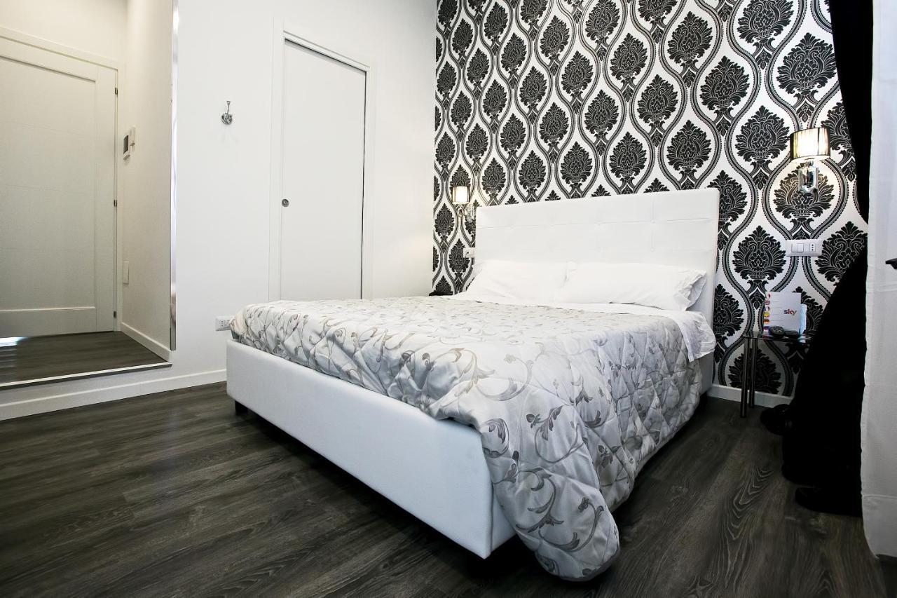 Small Double Room,1244056513:JPEG