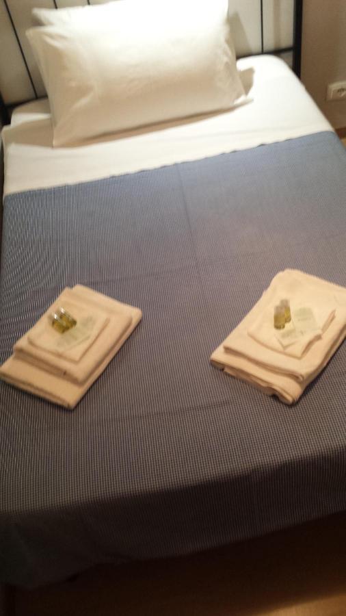 Small Double Room,1259546380:JPEG