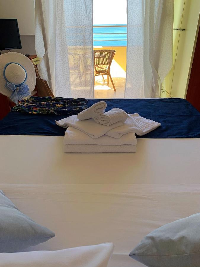 Two Connecting Double Rooms,1265274061:JPEG