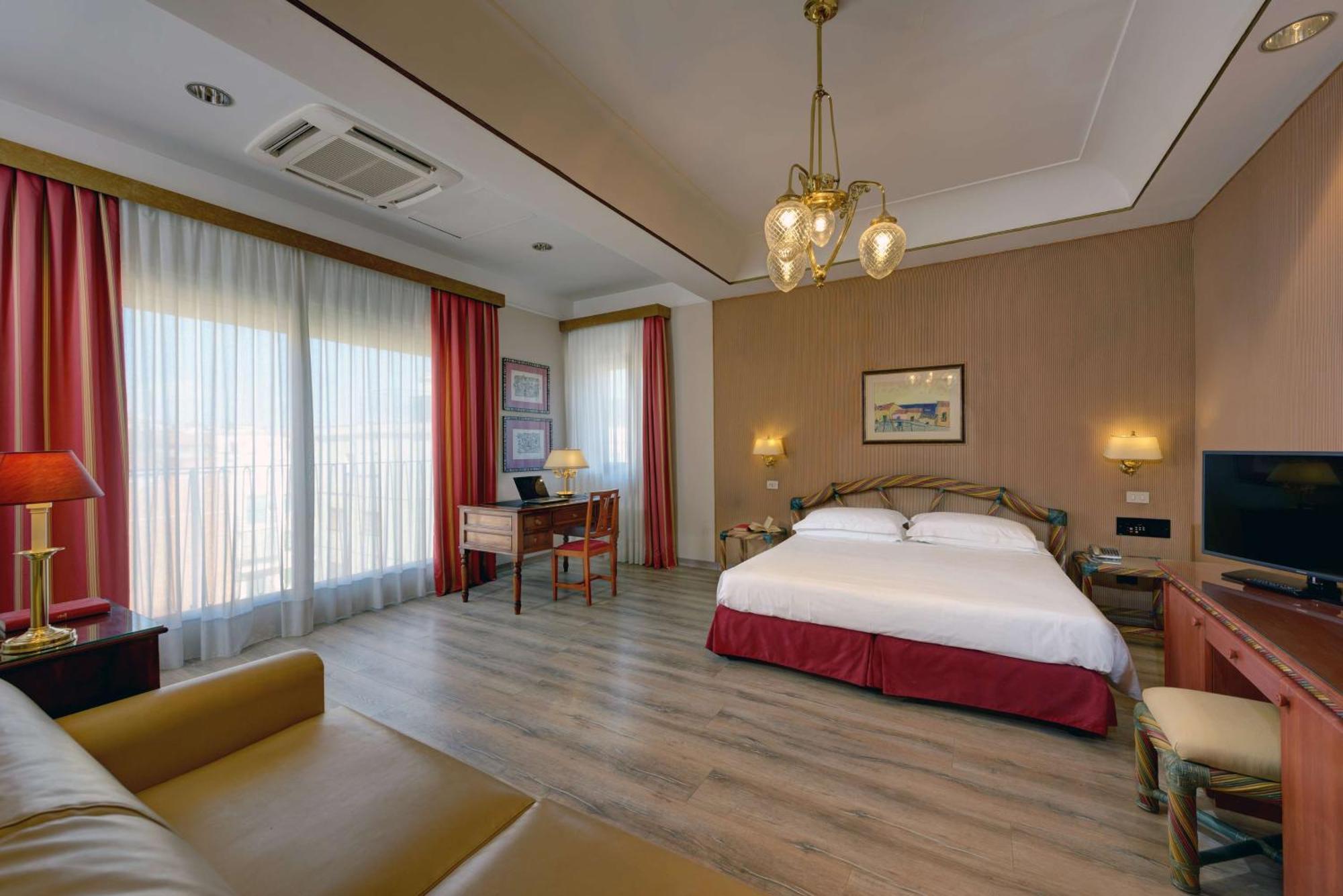 Classic Triple Room with One King Bed and One Single Bed,1274585710:JPEG