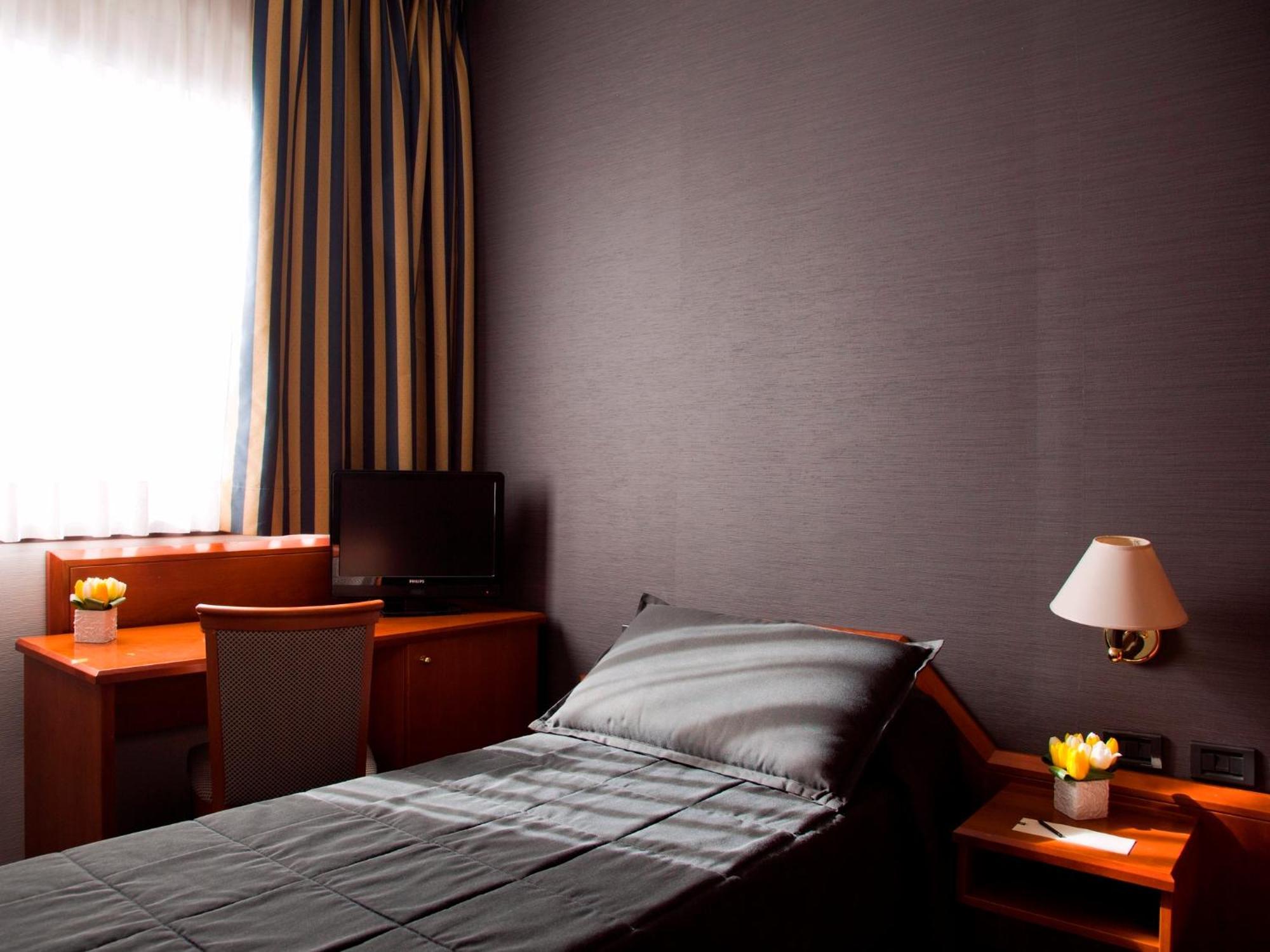 Standard Single Room,1274638585:JPEG