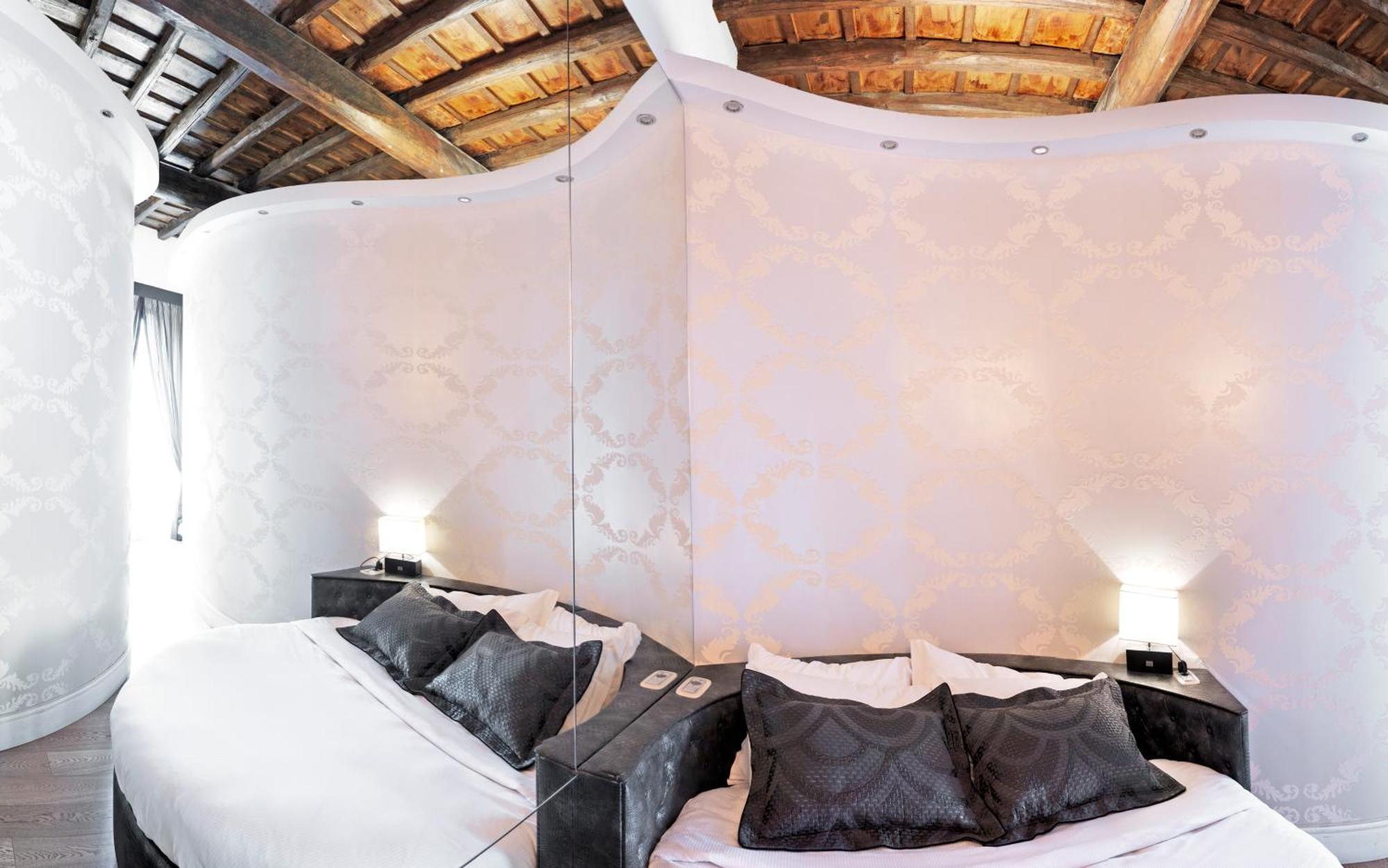 Deluxe Double Room Bath