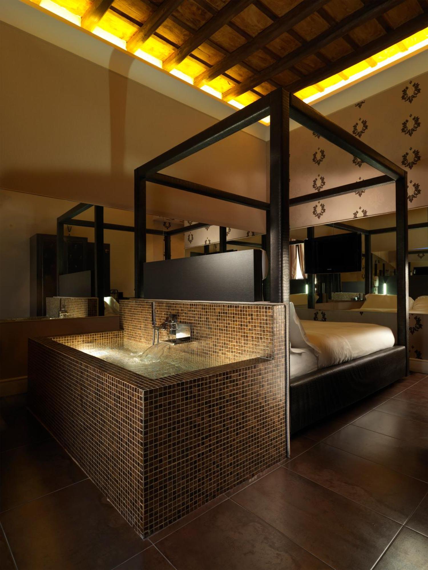 Deluxe Double Room Bath