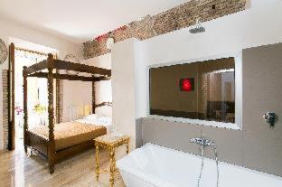 Deluxe Double Room Bath