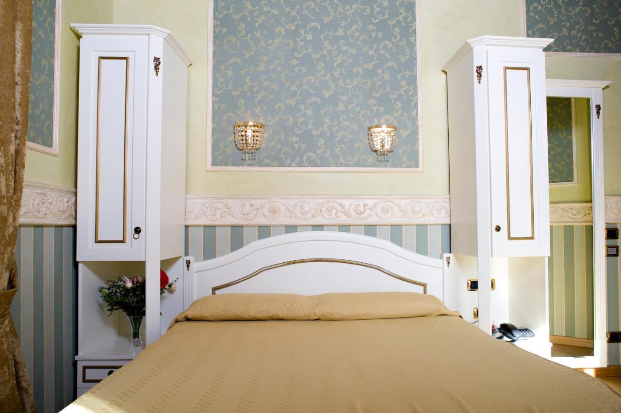 Deluxe Double or Twin Room with City View,1302650683:JPEG