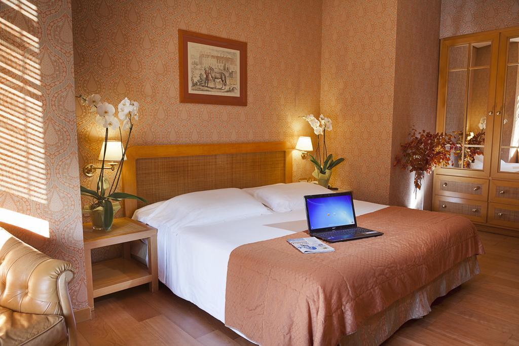Classic Double Room,339731578:JPEG