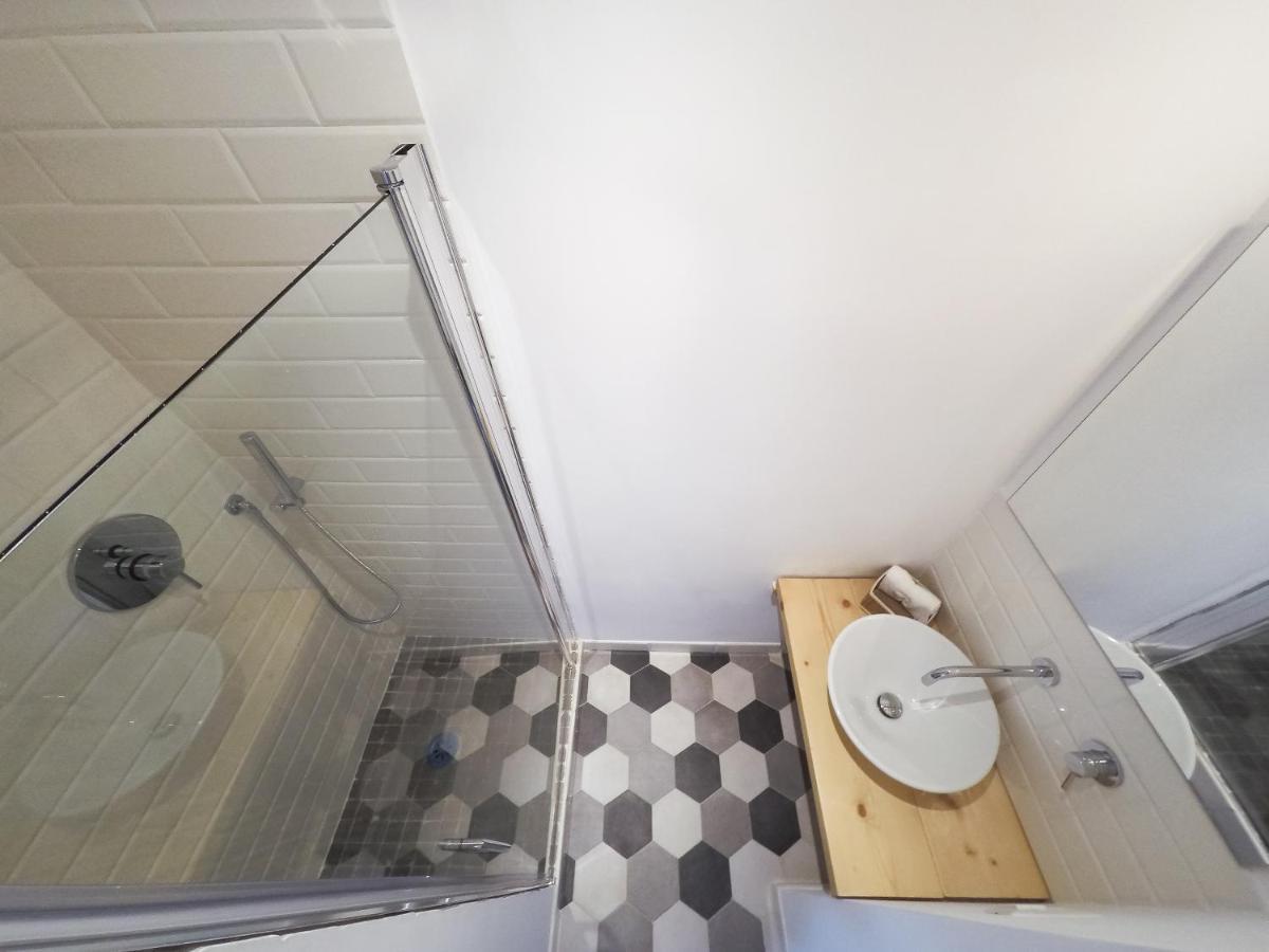 Double Room,1351979941:JPEG