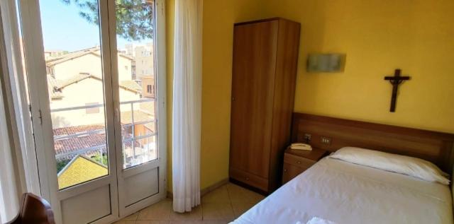 Single Room,1352733847:JPEG