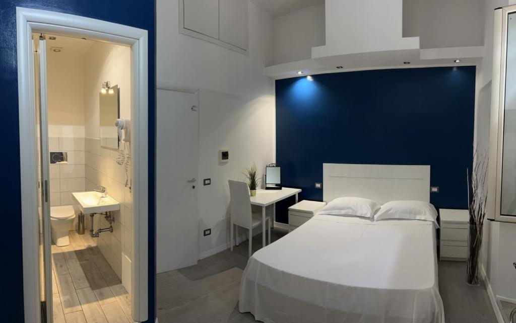 Double Room with Private Bathroom,1371759839:JPEG