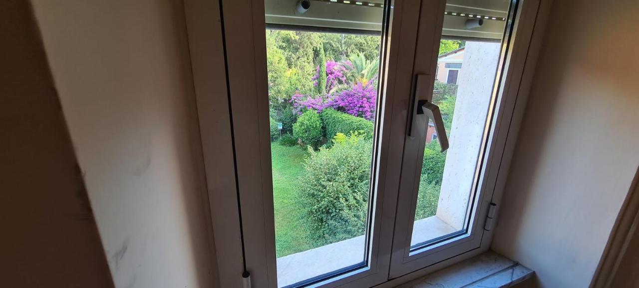 Τρίκλινο Δωμάτιο με Ιδιωτικό Εξωτερικό Μπάνιο