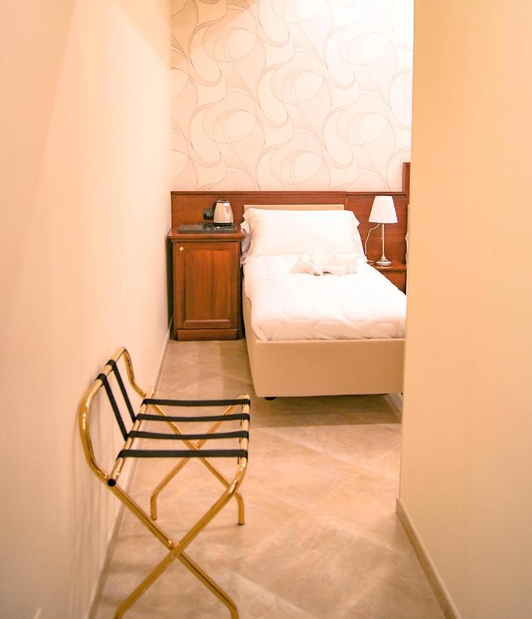 Triple Room,1382577023:JPEG