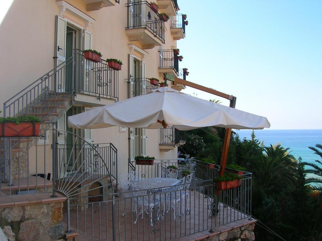Two-Bedroom Apartment with Terrace and Sea View,110714259:JPEG