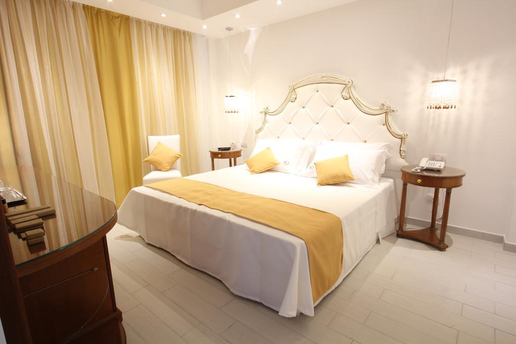 Junior Suite Balcony Jacuzzi,812979585:JPEG