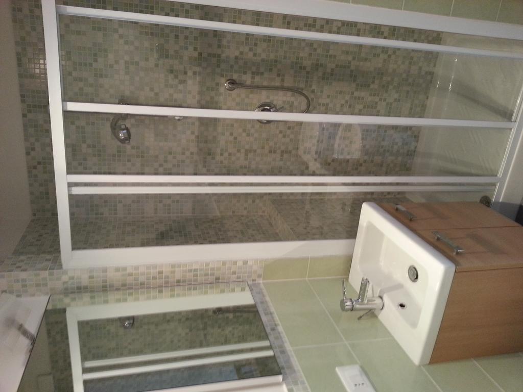 Quarto Clássico com Cama de Casal ou 2 de Solteiro