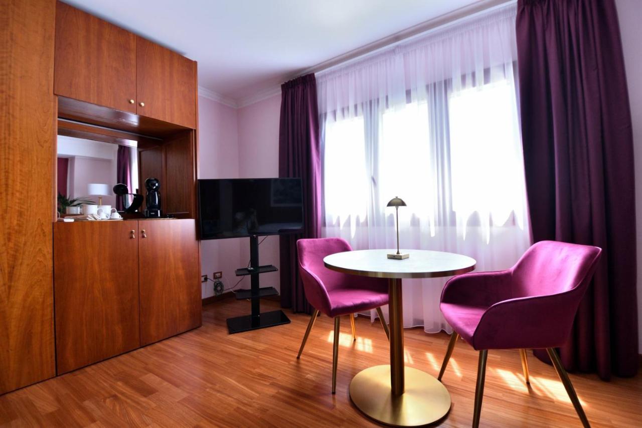 Double Room,1467275765:JPEG