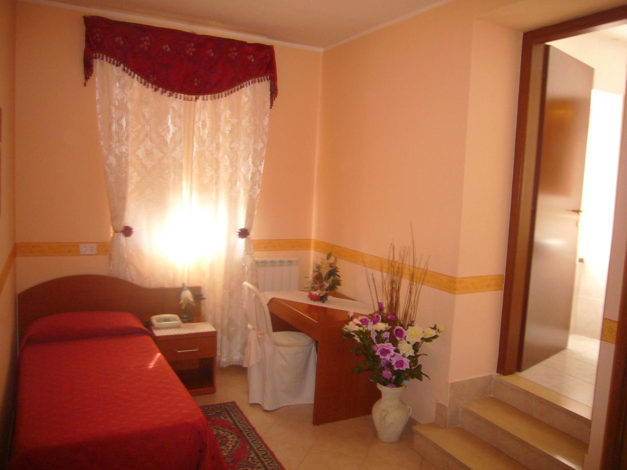 Single Room,1758324526:JPEG