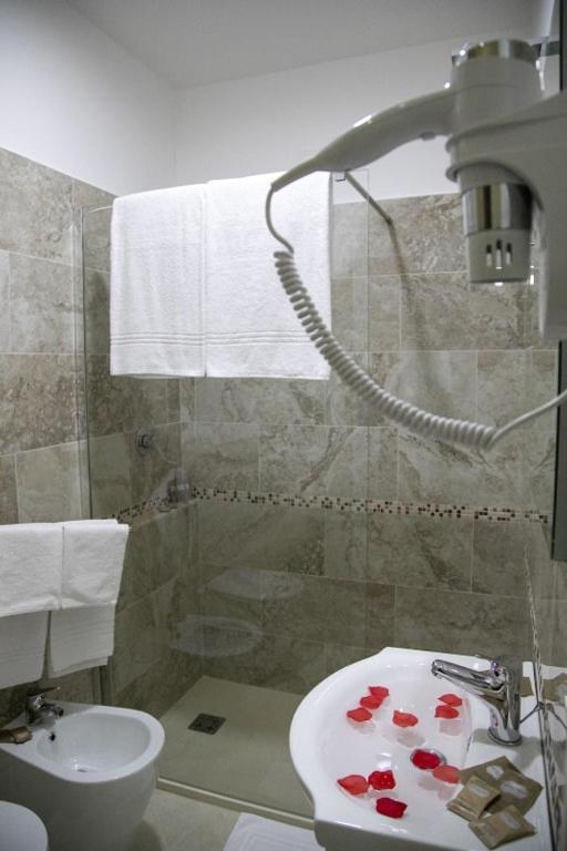 Comfort Triple Room with Shower,1491255577:JPEG