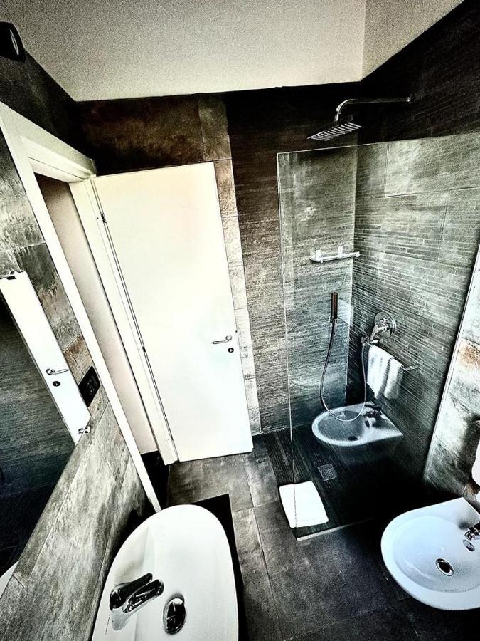 Double Room,1492037941:JPEG