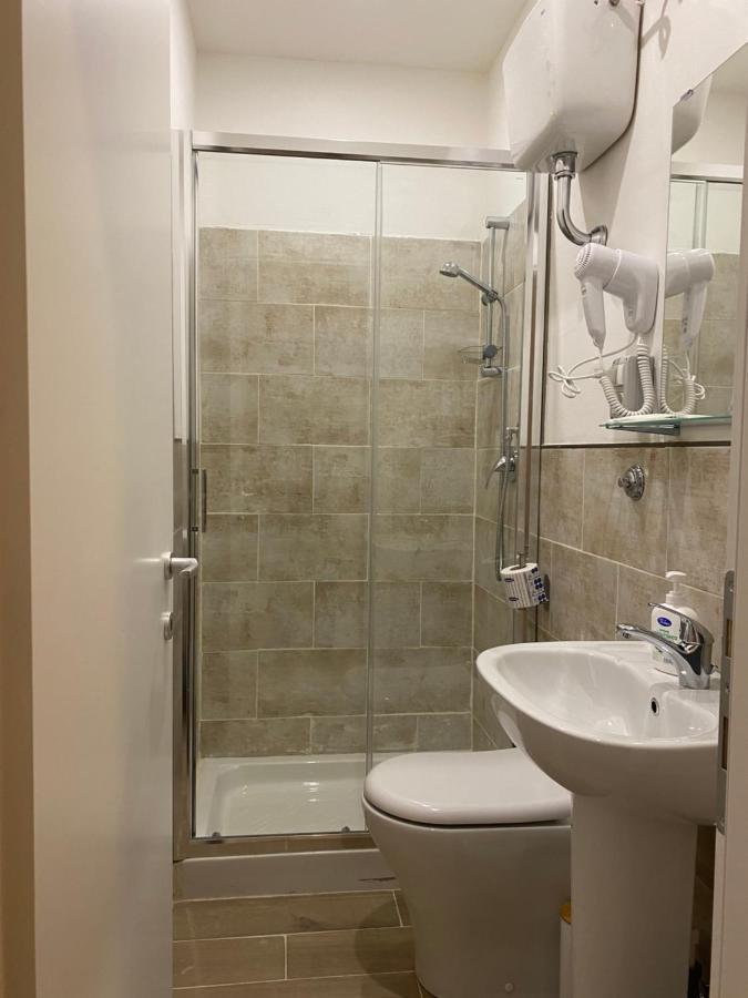 Family Room,1494566620:JPEG